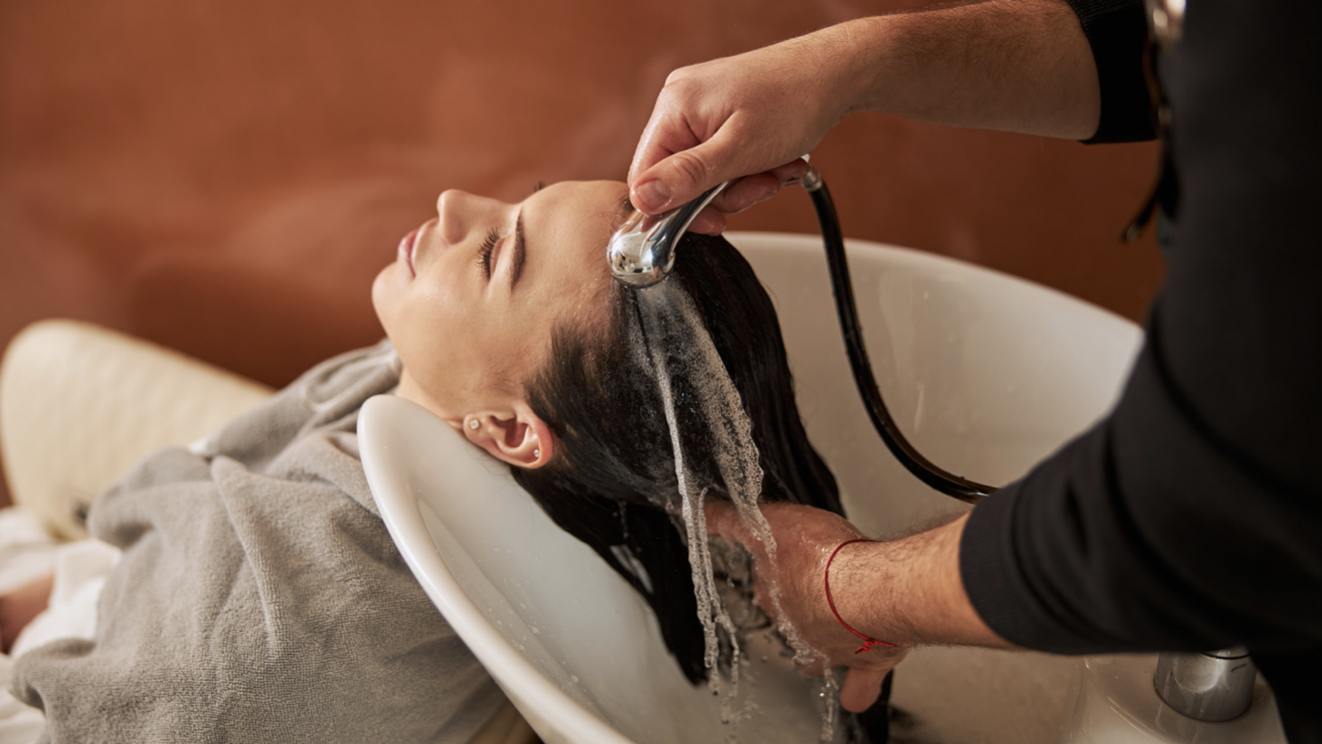 חפיפת שיער במקלחת - איך ולמה?