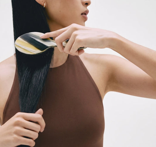 סובלת מנשירת שיער? הגיע הזמן שתביני למה